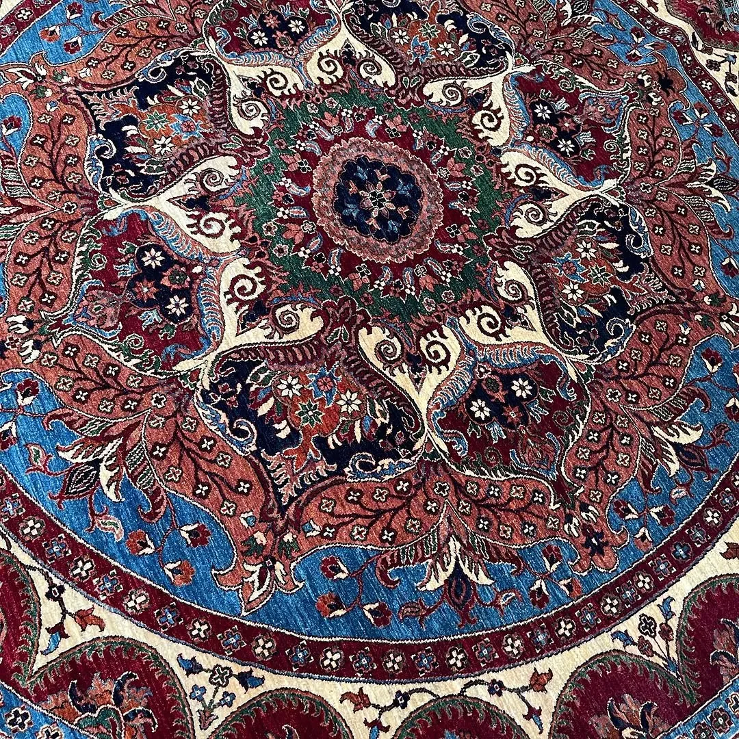 Silk Medallion Carpet &mdash; hand-knotted Fine Silk Medallion Oriental rug
