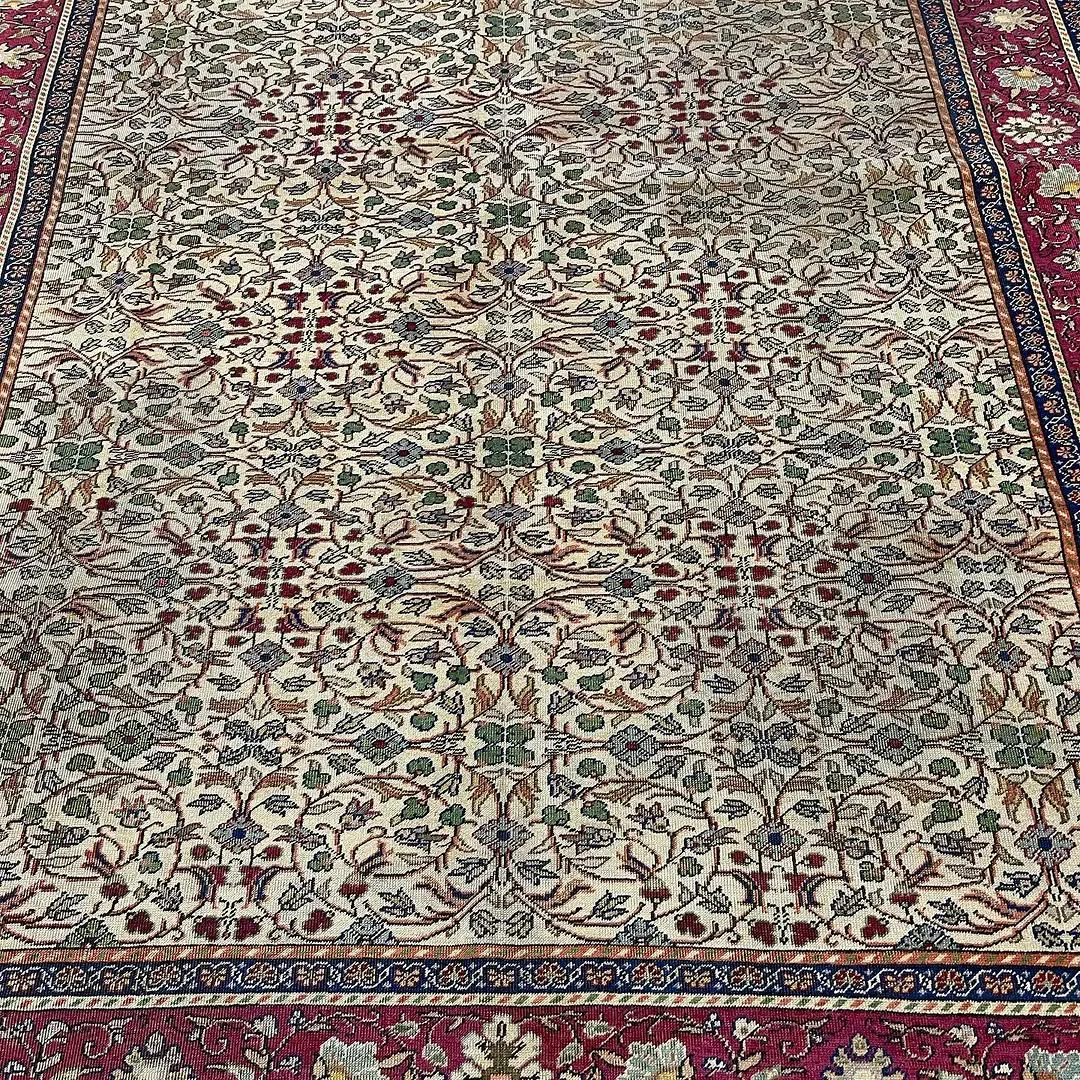 Ivory Vine-Lattice Carpet — hand-knotted Oriental rug