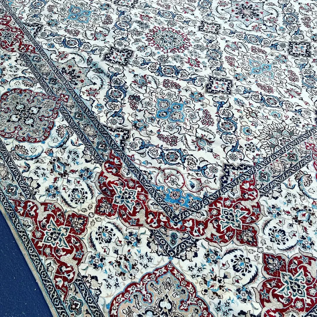 Pale Garden Carpet &mdash; hand-knotted Fine Floral Lattice Oriental rug